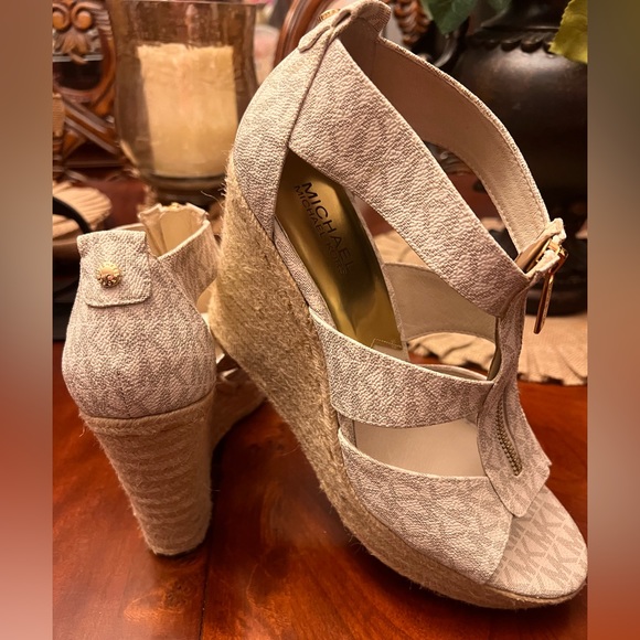MICHAEL KORS WEDGE VANILLA - Picture 1 of 2